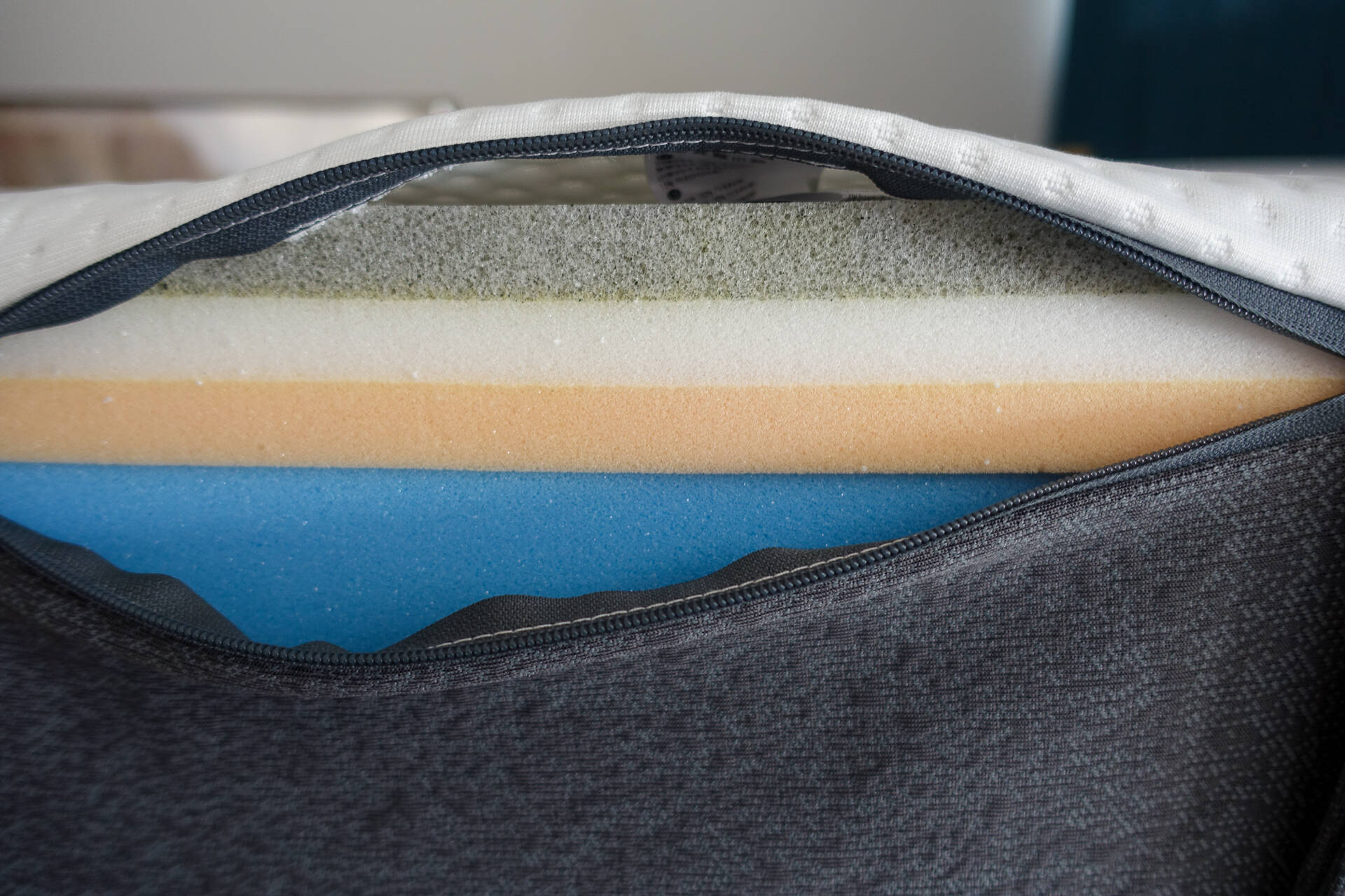 emma luxe cooling mattress composition and cover